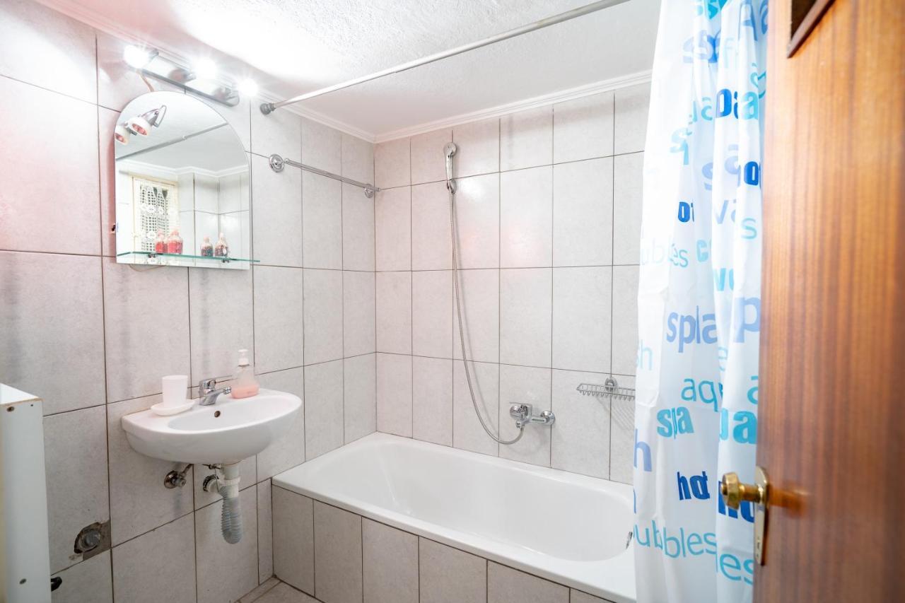 Ampelokipi Metro St. 2 Bedrooms 6 Pers. Apartment Athen Exterior foto